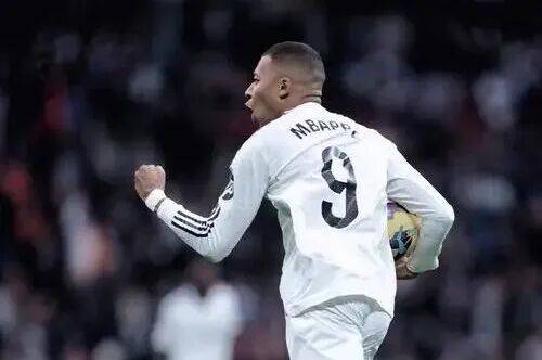 对姆巴佩来说，本赛季比四大皆空更尴尬的一种可能，是他的一项个人荣誉，好像很难卫冕了